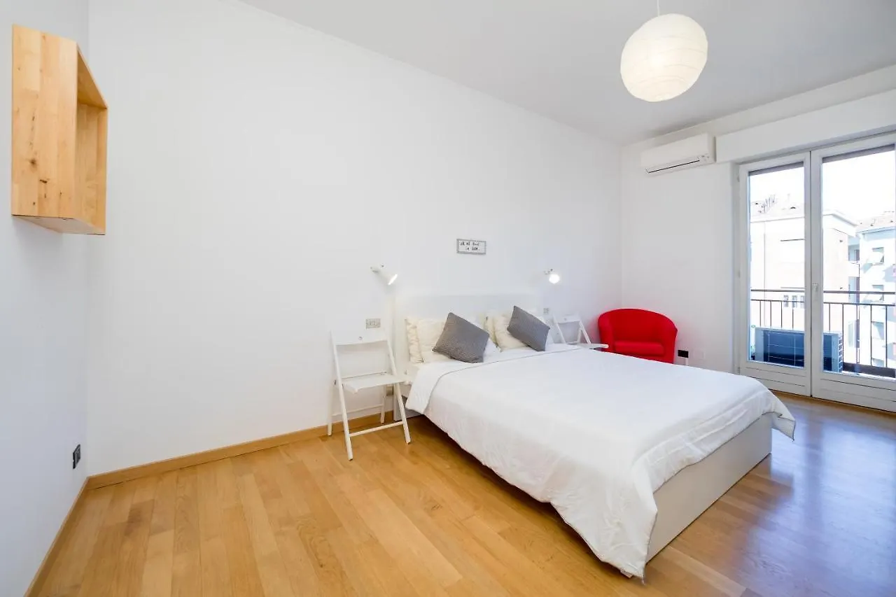 Cuoco Apartment Милан 0*,  Италия